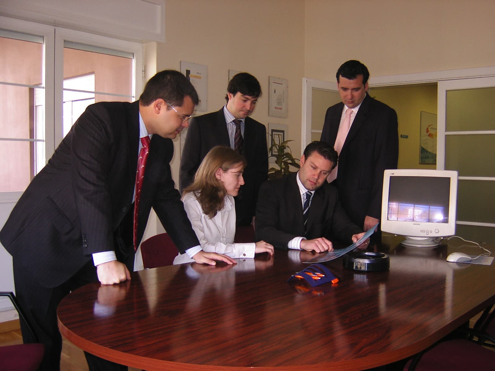 Equipo de ITGLOBAL reunido en la oficina de Barcelona